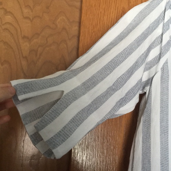 Flower embroidered tunic - Picture 6 of 7